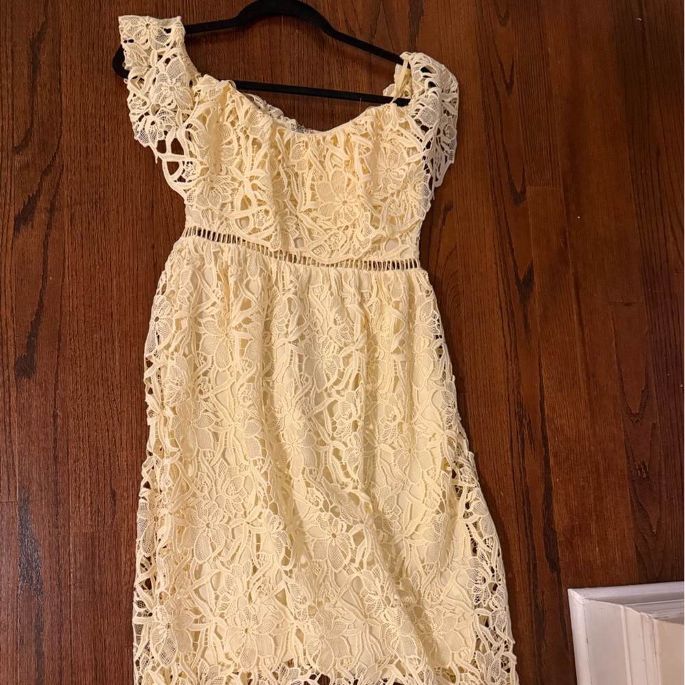 Yellow ASTR size XS off the shoulder dress
